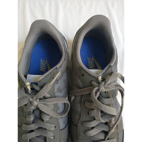 Nike grey Genicco sneakers. Women's US size 7.5 EUC - Picture 4 of 11